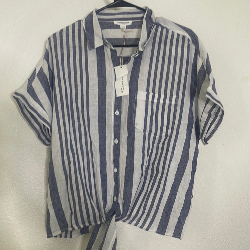 BeachLunchLounge Linen Tie-Front Top